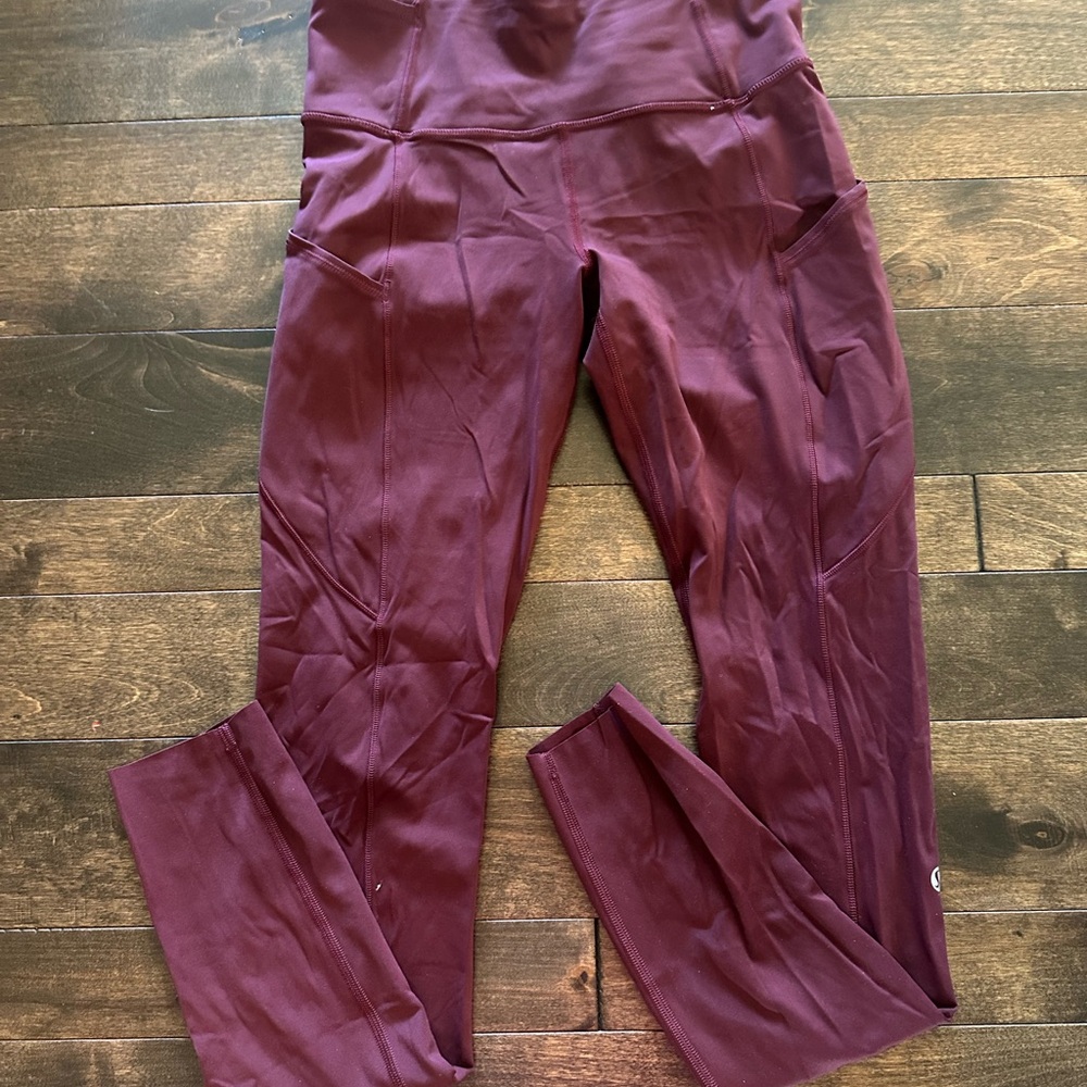 Burgundy wunder train with pockets